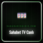 Bir futbol stadyumunda canlı maç izleyen taraftarlar ve Sahabet TV logosu.